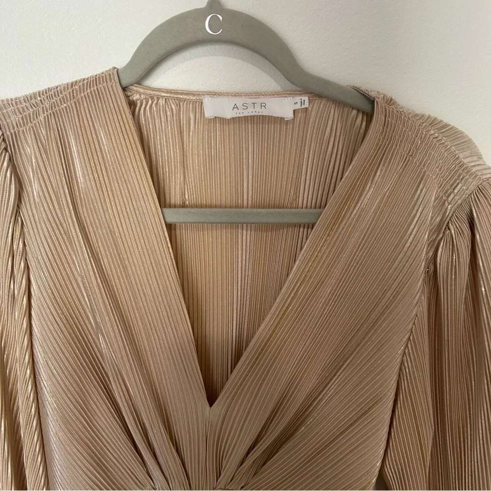 ASTR The Label Braydon Gold Champagne Metallic Cropped Top Small